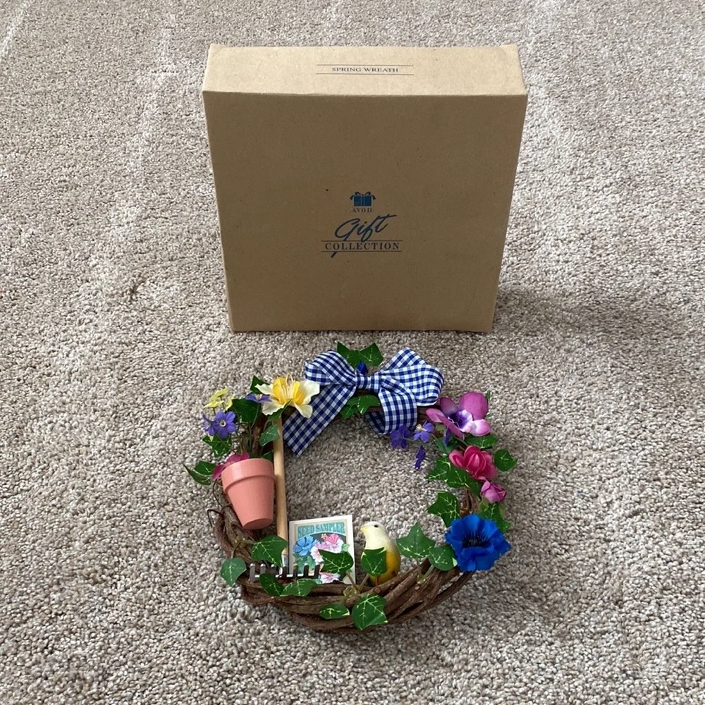 Avon Spring Wreath Gift Collection